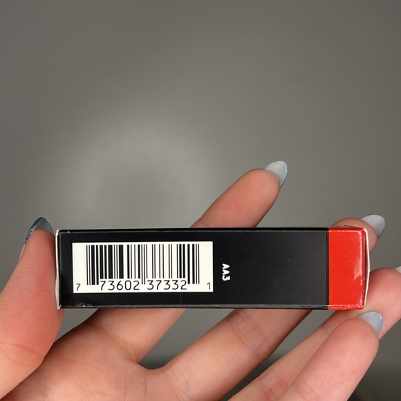 MAC Cosmetics Cremesheen Lipstick 232 Dozen Carnations NIB NWT sold - Picture 6 of 6